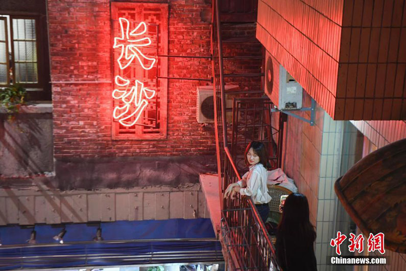Ресторан в стиле 90-х годов прошлого века пользуется особенной популярностью в городе Чанша