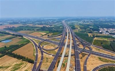 Высокоскоростное шоссе до нового аэропорта «Дасин» в Пекине защищено от обледенения