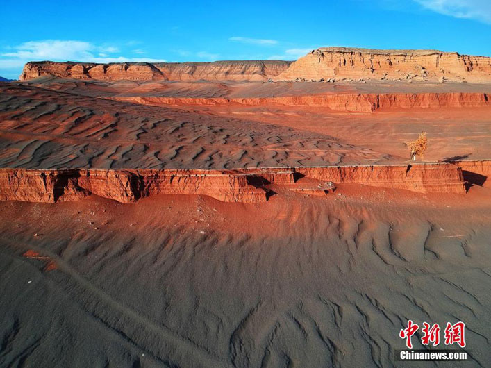 Великолепный геоморфологический ландшафт в Синьцзяне