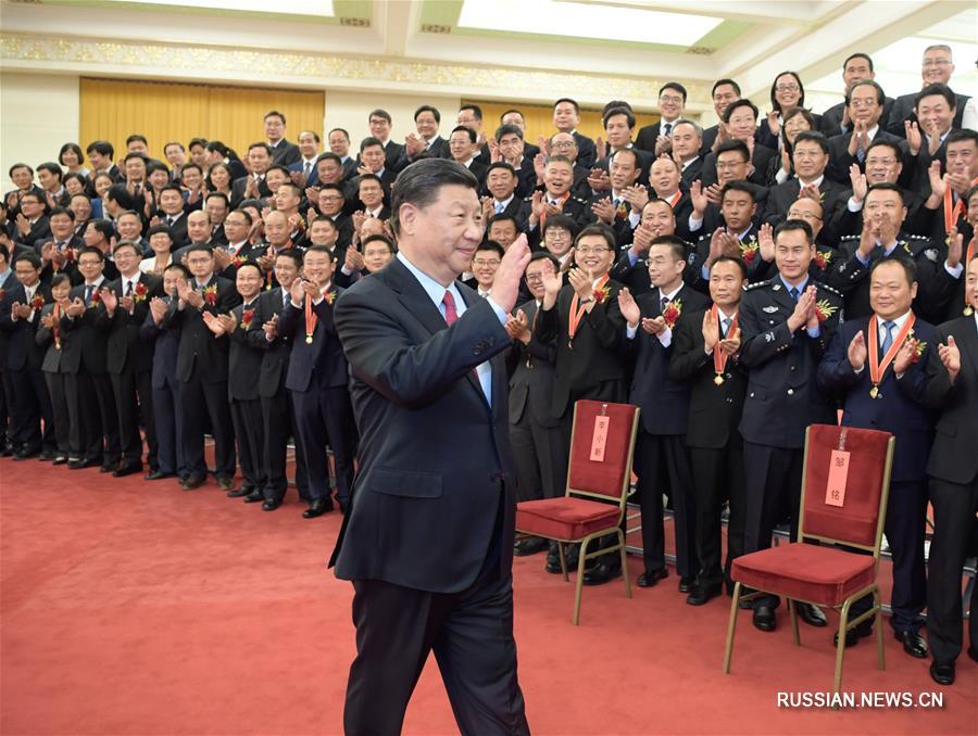 Си Цзиньпин встретился с представителями образцовых государственных служащих