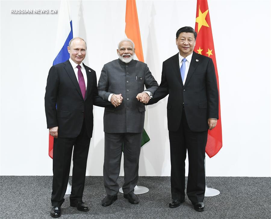 Си Цзиньпин принял участие во встрече руководителей Китая, России и Индии