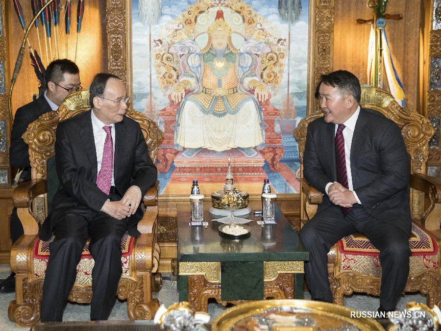 Ван Цишань встретился с президентом Монголии Х. Баттулгой