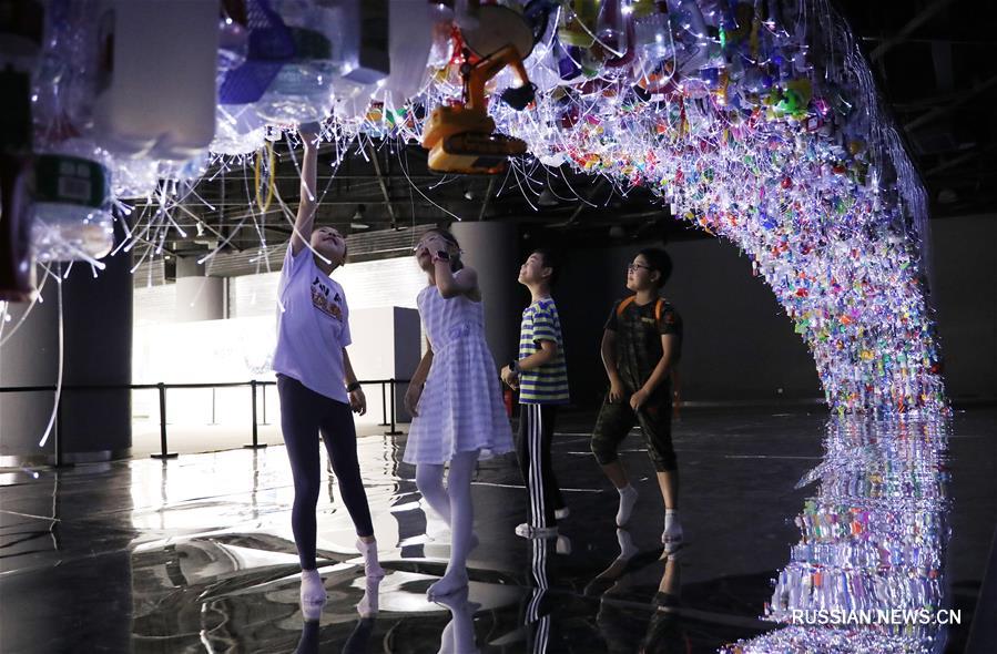 Художественная инсталляция в Шанхайском музее науки и техники пробуждает у посетителей экологическое сознание