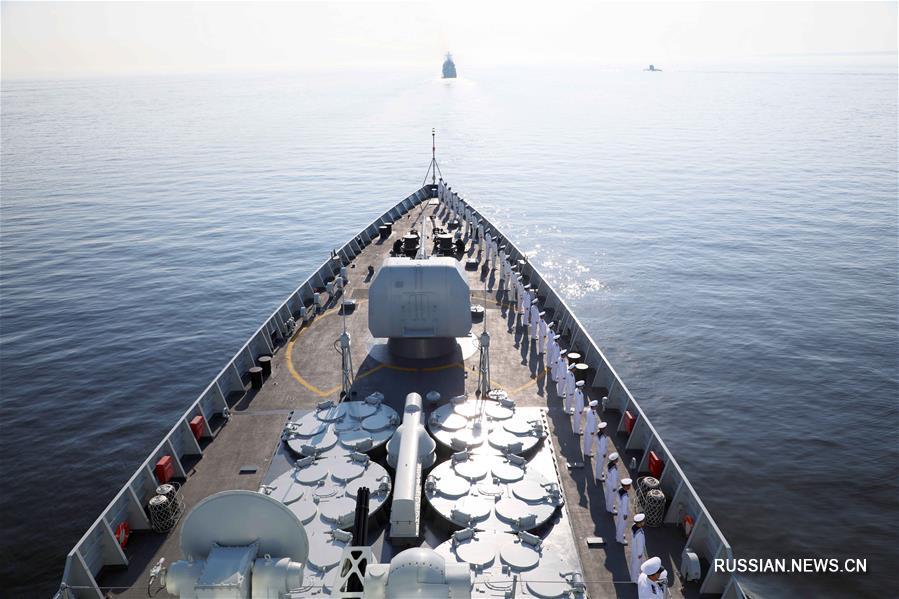 Китайский военный корабль "Сиань" принял участие в Главном военно-морском параде в честь Дня ВМФ России