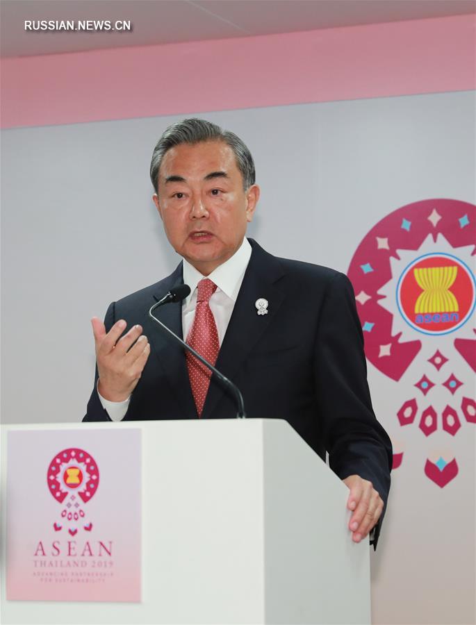 Ван И принял участие в заседании министров иностранных дел Китай-АСЕАН