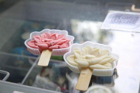 Парк Юаньминъюань начал выпускать мороженое  в форме цветка лотоса