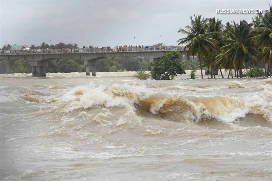 Число погибших от проливных дождей в Индии возросло до 132 человек