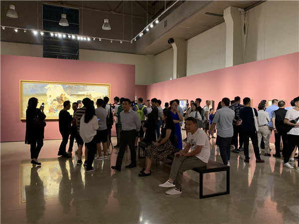 В Пекине открылась выставка масляных картин в честь 70-ой годовщины устанавления дипломатических отношений между КНР и РФ