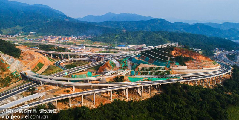 Самый большой мост-развязка в провинции Фуцзянь строится в селе Люду