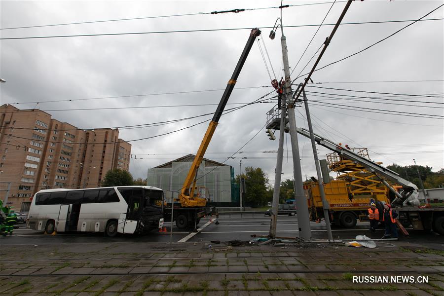 Автобус с китайскими туристами попал в ДТП в Москве