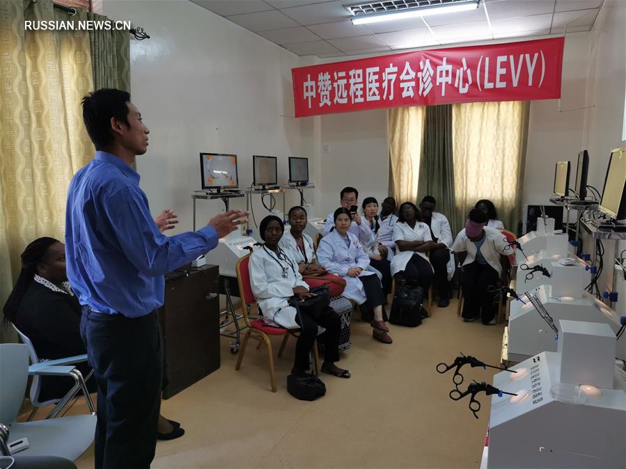 Работа китайских медиков в больнице в Замбии
