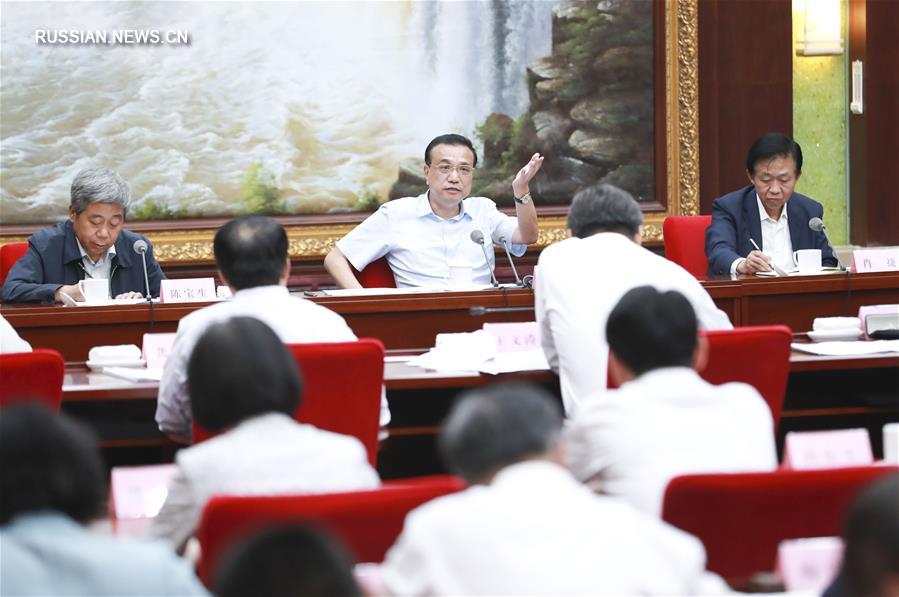 Ли Кэцян подчеркнул необходимость стабилизации трудоустройства