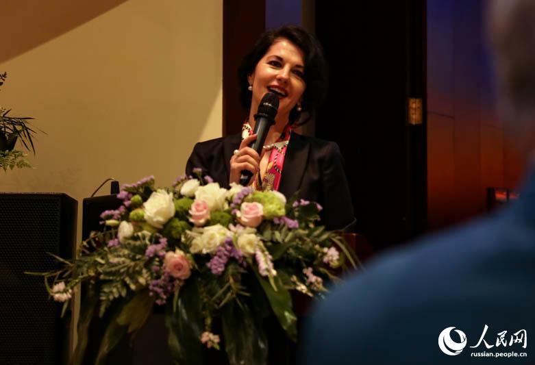 Руководитель представительства Россотрудничества в КНР О.А.Мельникова выступает с речью.