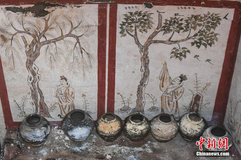 В китайском городе Тайюань обнаружено древнее захоронение с изысканными фресками
