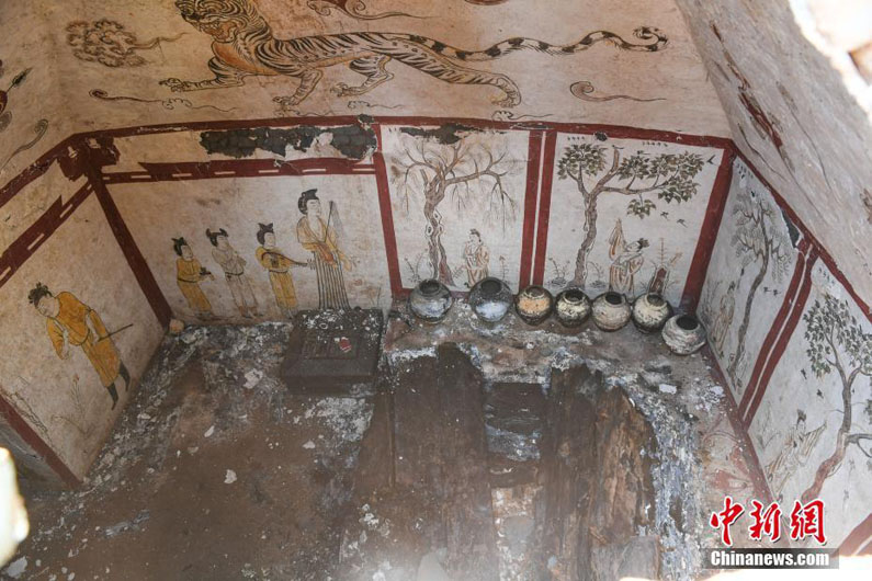 В китайском городе Тайюань обнаружено древнее захоронение с изысканными фресками