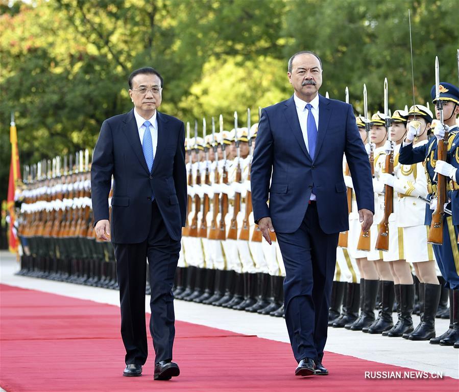 Ли Кэцян провел переговоры с премьер-министром Узбекистана А. Ариповым