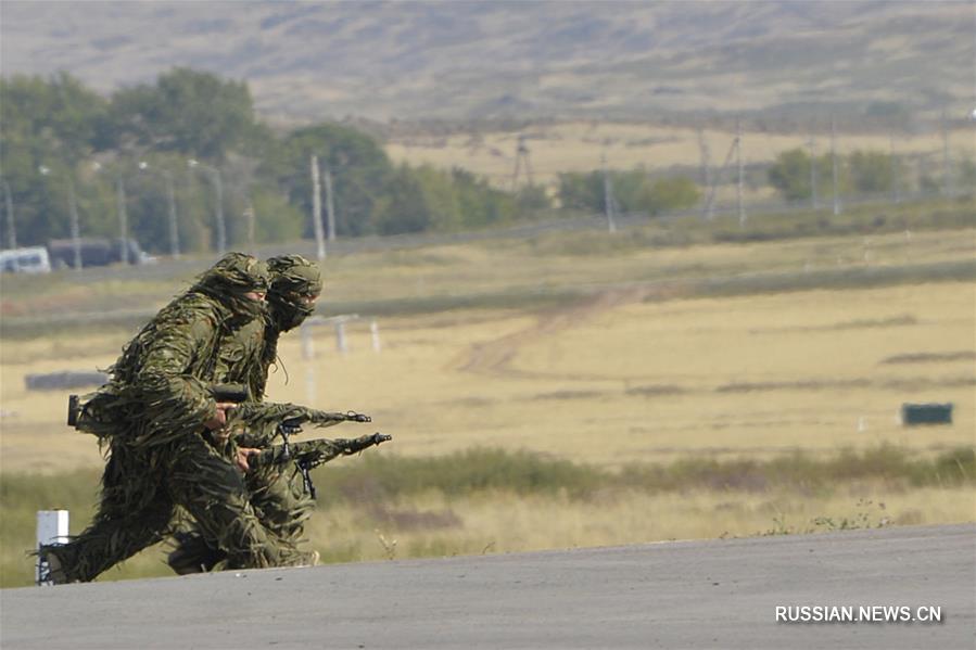 Международные соревнования военных снайперов "Золотой филин" начались в Казахстане