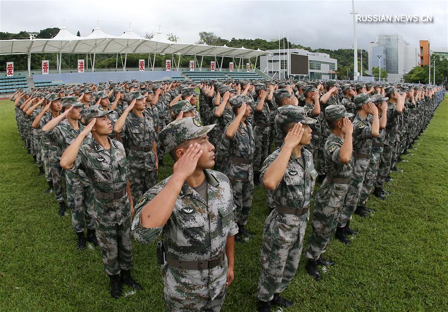 Прибывшие на ротацию в Сянган военнослужащие НОАК провели первую церемонию поднятия государственного флага