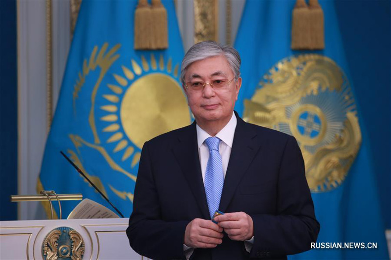 Президент Казахстана вручил госнаграды участникам ликвидации пожара и взрывов на складе боеприпасов