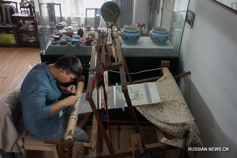 Хранитель традиций ткачества "кэсы" из провинции Цзянсу