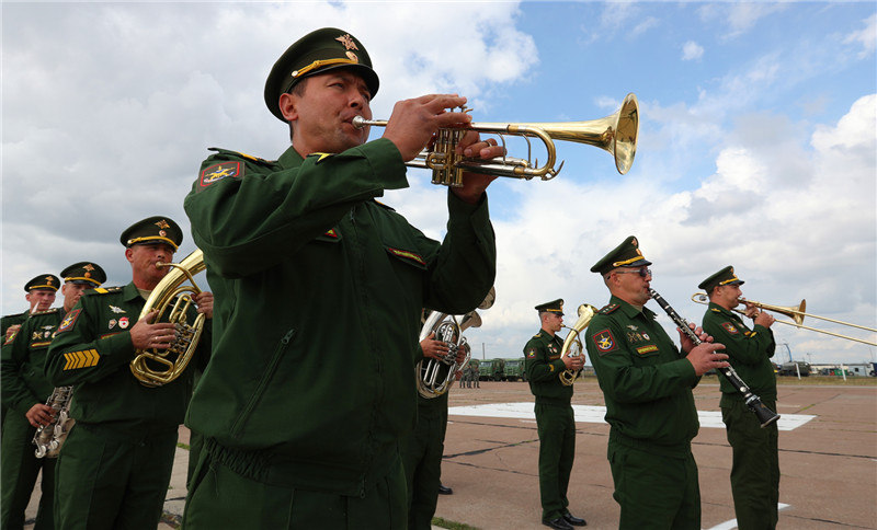 Участвующая в военных учениях «Центр-2019» китайская армия доехала до России