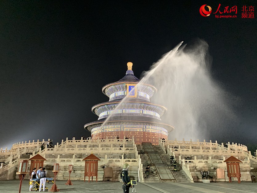 В Пекине провели аварийно-спасательную тренировку в парке храма неба
