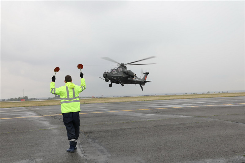 Военные вертолеты Чжи-10 НОАК долетели до Челябинского аэропорта