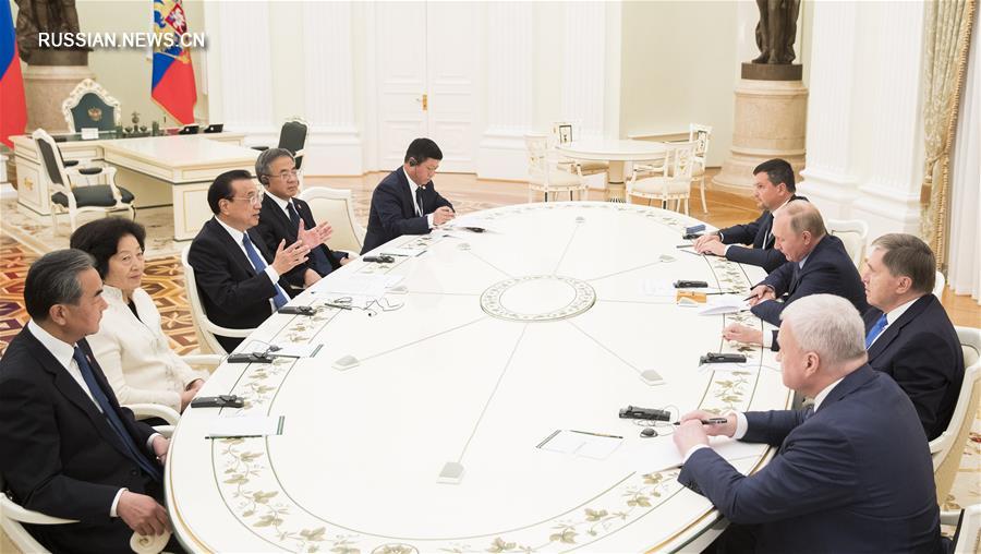 Москва, 18 сентября /Синьхуа/ -- Премьер Госсовета КНР Ли Кэцян 18 сентября в Кремле провел встречу с президентом России Владимиром Путиным. Фотографии Синьхуа