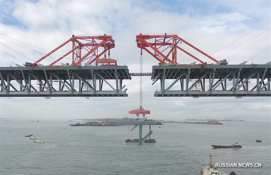 Китай завершил сооружение основной структуры самого длинного в мире автомобильно-железнодорожного моста через море