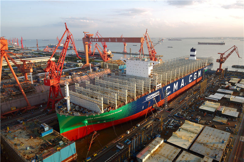 В Шанхае спущен на воду первый в мире контейнеровоз на СПГ вместимостью 23 тыс. TEU