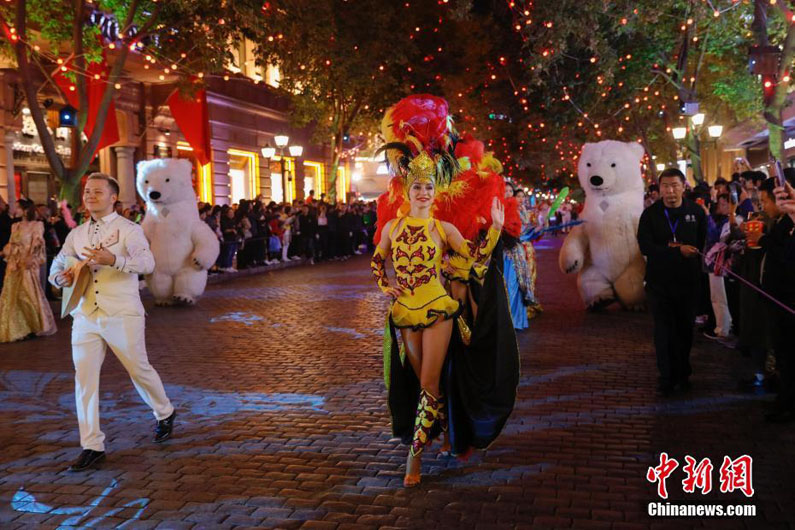 В Харбине прошло шествие в честь 70-летия КНР