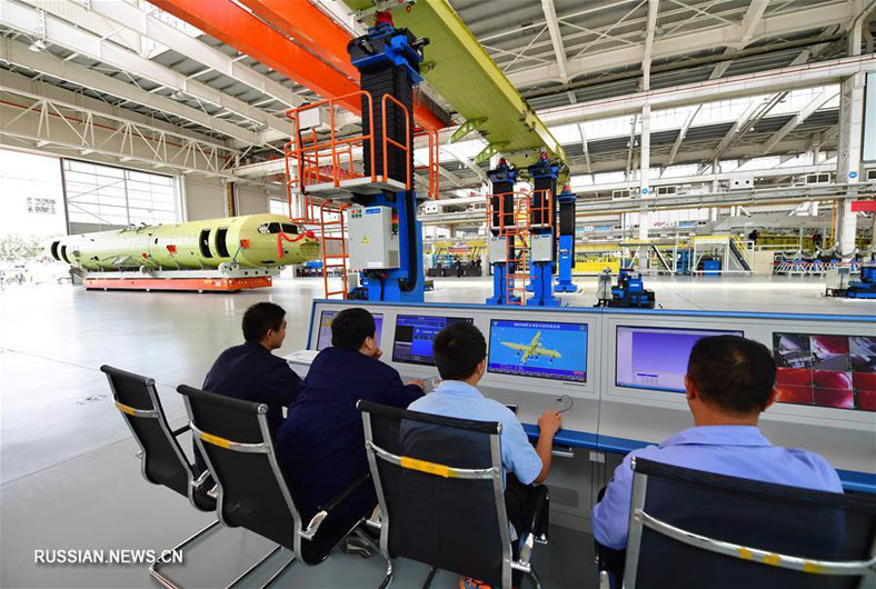 В Сиане завершили соединение фюзеляжа и крыльев самолета собственной разработки "Синьчжоу-700" /МА700/