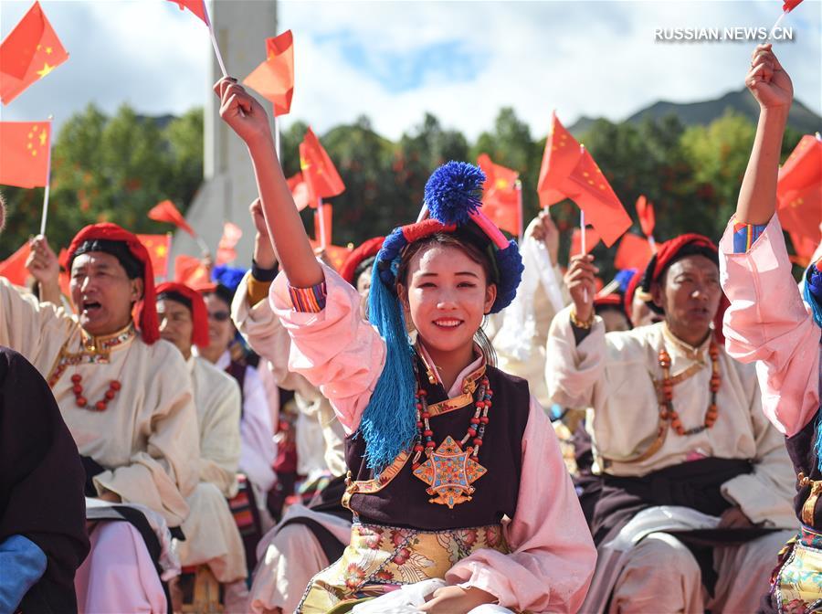 Тибетский танец гочжо в честь 70-летия образования КНР
