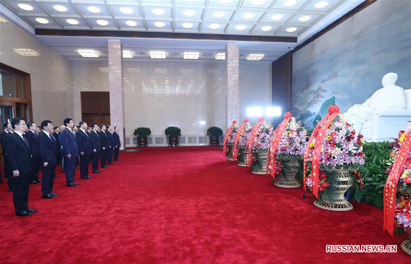Си Цзиньпин и другие руководители Китая посетили Дом памяти Мао Цзэдуна