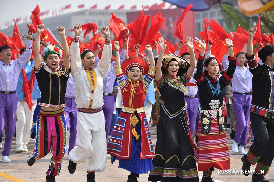 В Пекине прошло массовое праздничное шествие по случаю 70-й годовщины образования КНР
