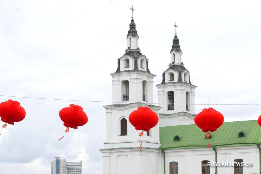 Праздник китайской культуры "День институтов Конфуция" прошел у ратуши в Минске
