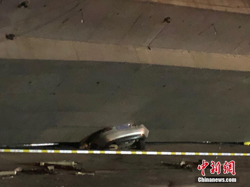 В китайском городе Уси провинции Цзянсу обрушился эстакадный мост