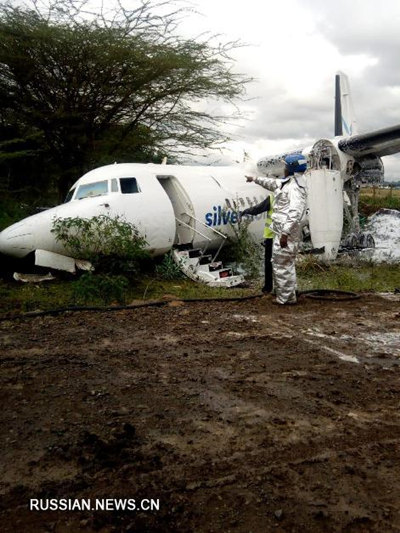 В Кении пассажирский самолет при взлете выкатился со взлетно-посадочной полосы