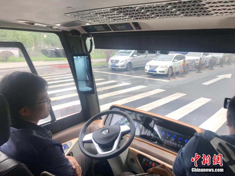 Микроавтобус с технолигией 5G появился в Учжэне