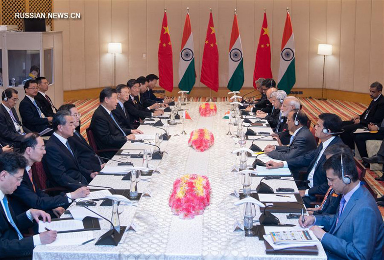 Си Цзиньпин продолжил встречу с премьер-министром Индии Н. Моди в городе Ченнаи