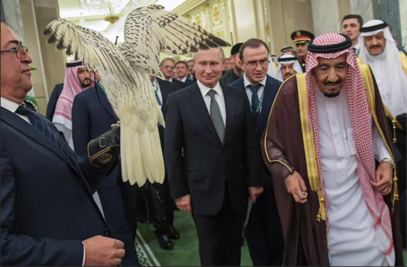 путин подарил королю саудовской аравии камчатского кречета