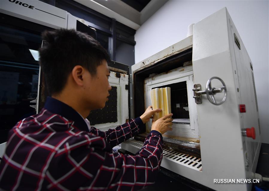 Создание фарфоровых изделий на 3D-принтере стало модным в "фарфоровой столице" Китая