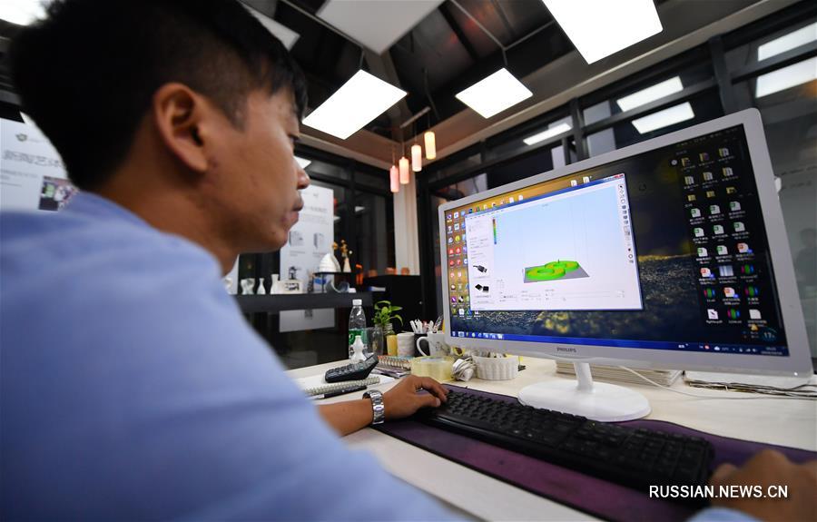 Создание фарфоровых изделий на 3D-принтере стало модным в "фарфоровой столице" Китая