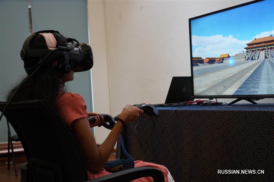 В Шри-Ланке открылась выставка, позволяющая осуществить виртуальные экскурсии по Китаю с помощью VR
