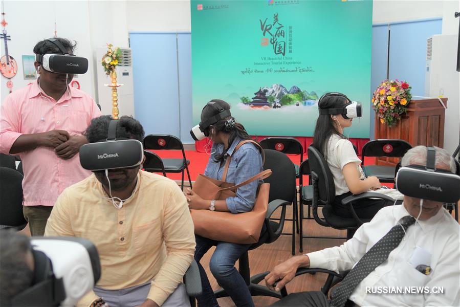 В Шри-Ланке открылась выставка, позволяющая осуществить виртуальные экскурсии по Китаю с помощью VR