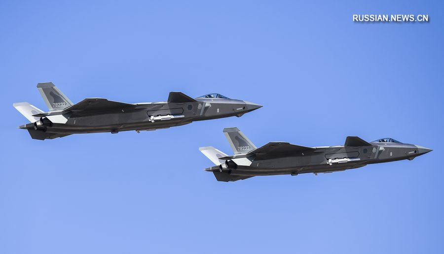 Истребители-невидимки J-20 представлены на мероприятиях по случаю 70-летия основания ВВС НОАК