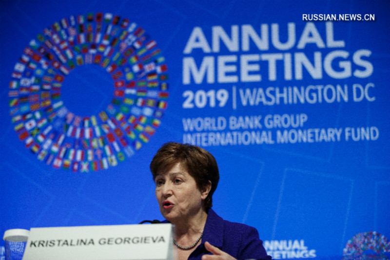 19 октября директор-распорядитель МВФ Кристалина Георгиева приняла участие в пресс-конференции в Вашингтоне. /Фото: Синьхуа/