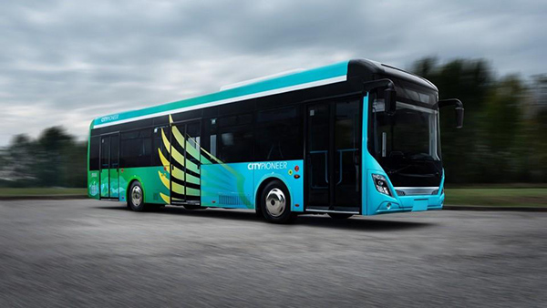 Китай представил в Европе новый автобус на умных батареях