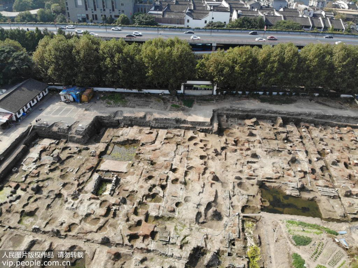 В провинции Чжэцзян идут археологические раскопки дворцового комплекса 800-летней давности
