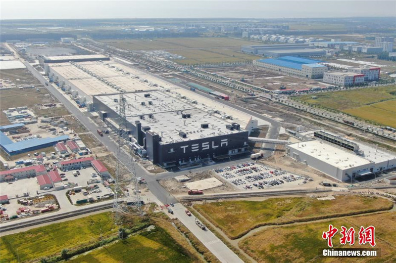 На шанхайском заводе компании Tesla началось опытное производство